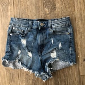 Kendall and Kylie Jean ripped shorts XS/S